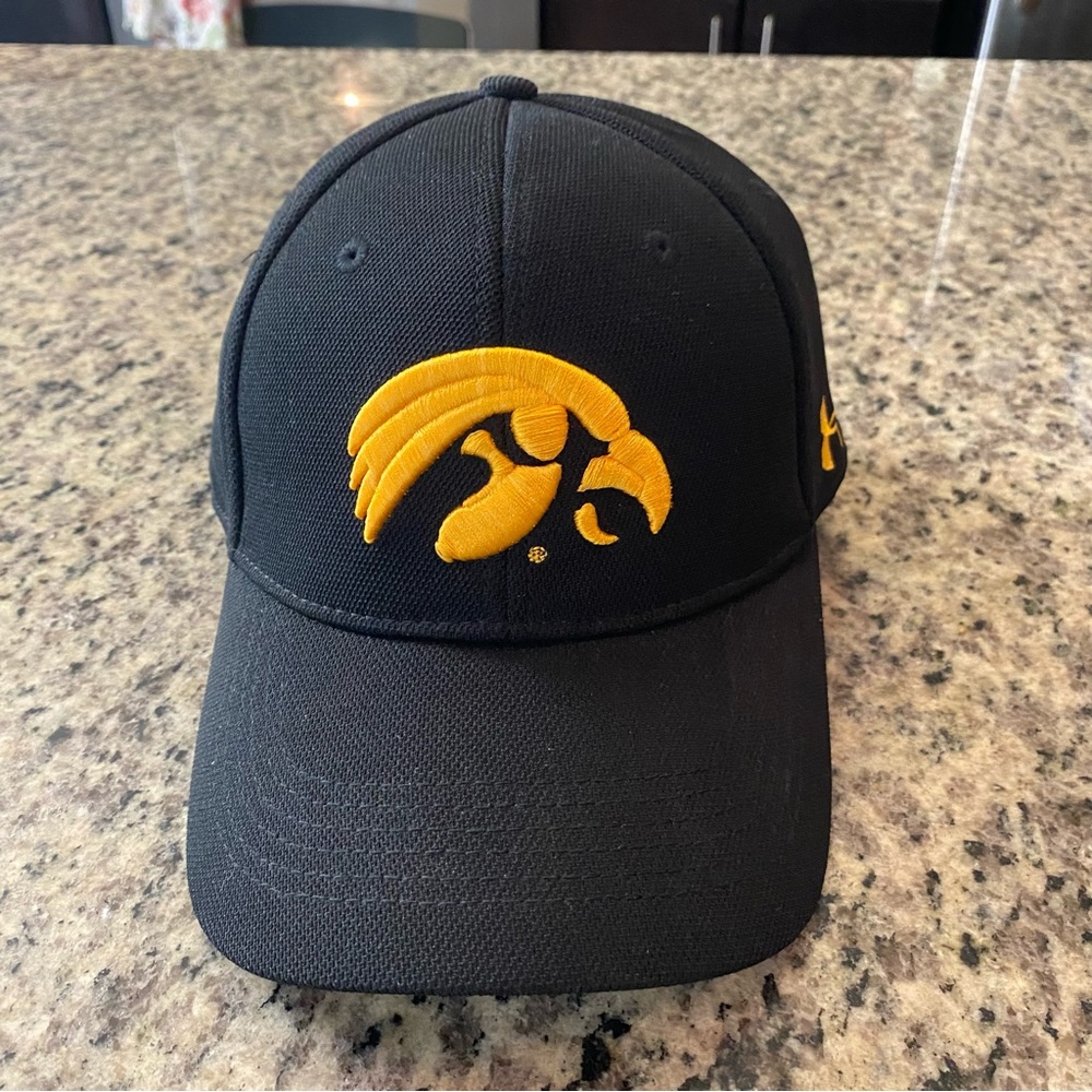 University of Iowa Hawkeyes Under Armour Hat/Cap Black Size Large